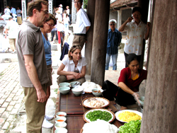 Buffet dans le Temple de Thai Vi - Tam Coc (Hoa Lu) 1